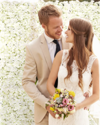 white-wedding-flower-wall